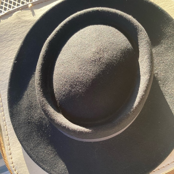 Patricia Stevens Tote Case with Hat. - Picture 8 of 16